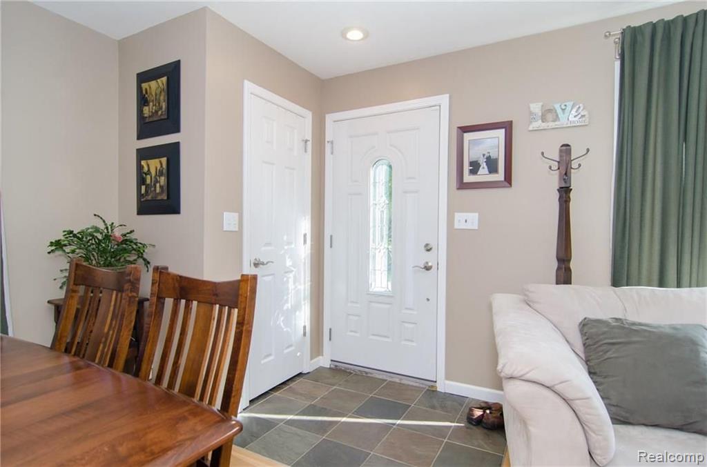 202 Winry Drive Rochester Hills, MI 48307 - Photo 3 of 33 Gallery Image 3