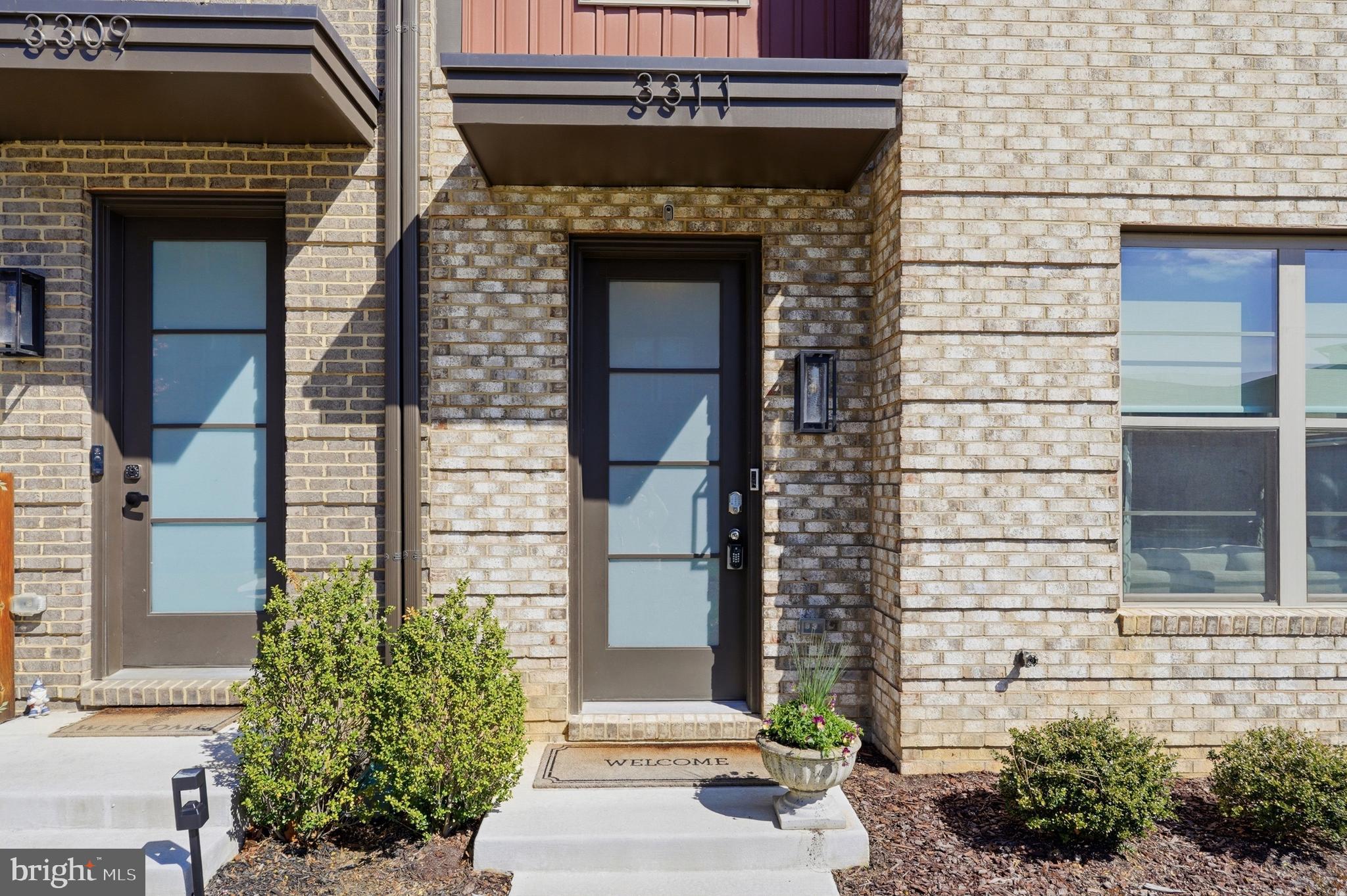 3311 Streamlet Lane Laurel, MD 20724 - Photo 4 of 46 Convenient level entryway! NO STAIRS!