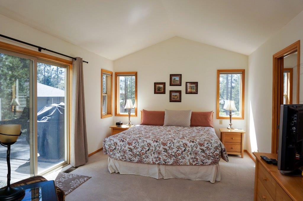 18169-8 Oregon Loop Sunriver, OR 97707 - Photo 16 of 17 Master (2)