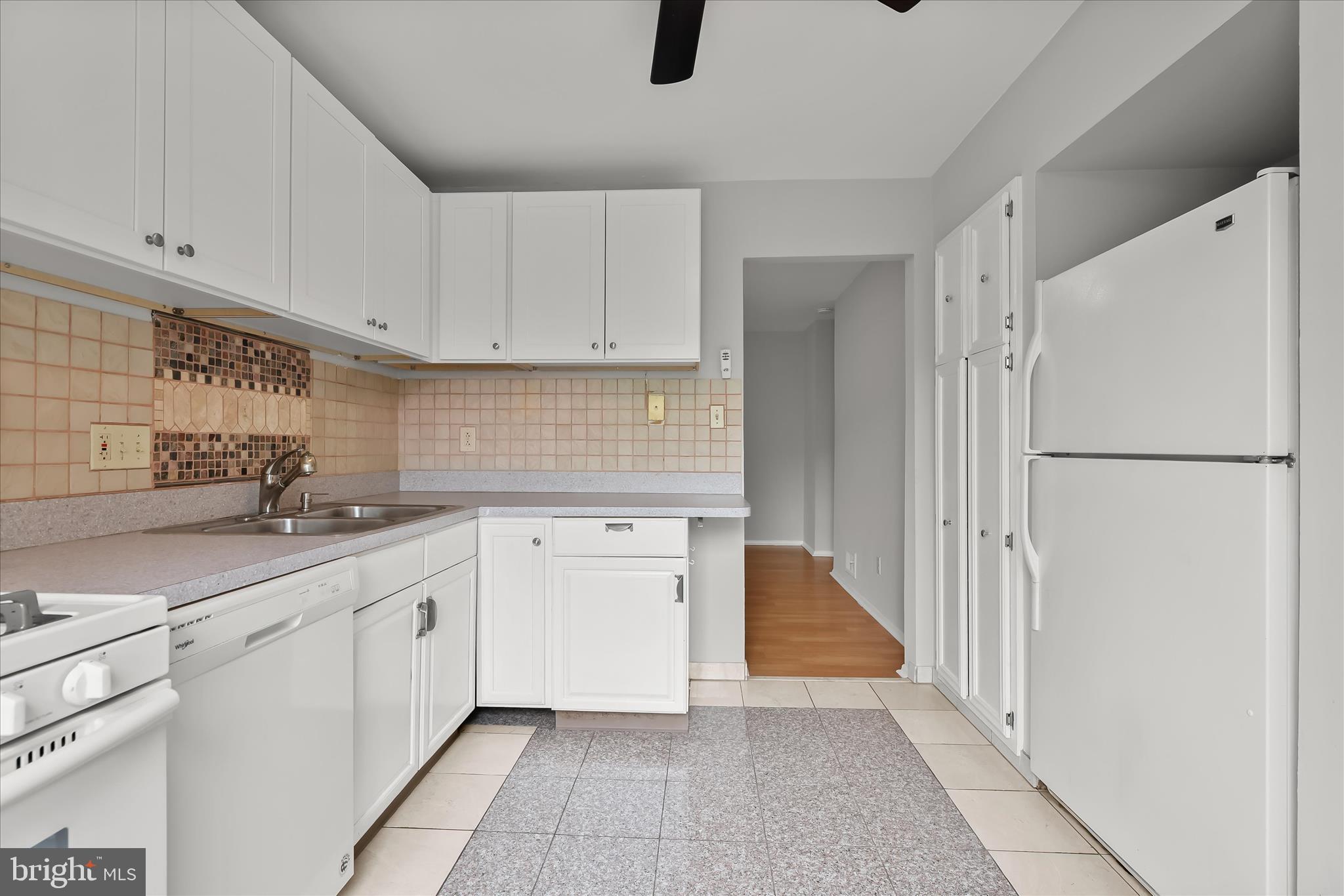 351 Homeland Southway, Unit 3D Baltimore, MD 21212 - Photo 8 of 29 Kitchen
