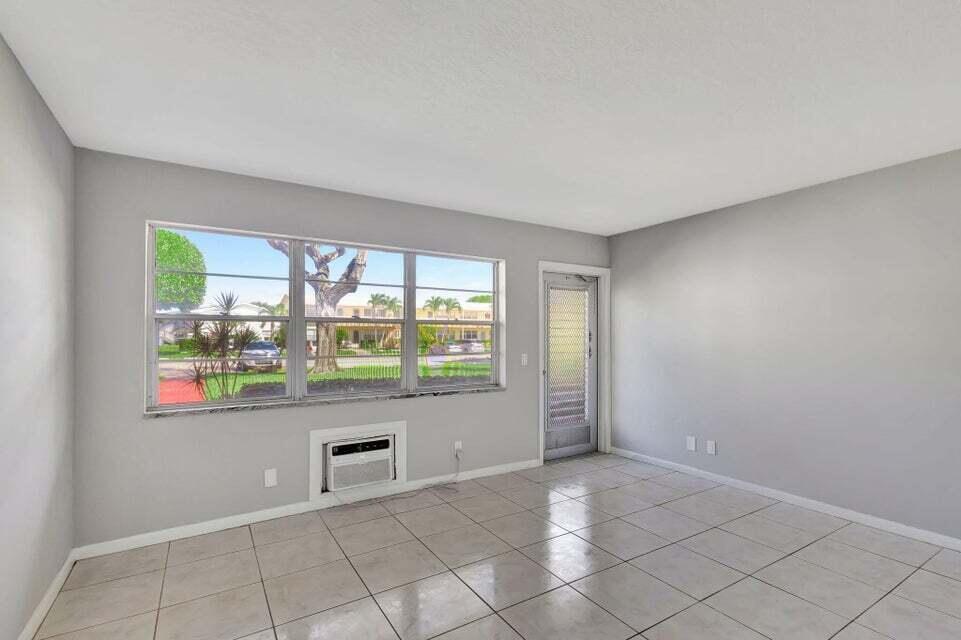 27 Camden B West Palm Beach, FL 33417 - Photo 11 of 34 an empty room with windows