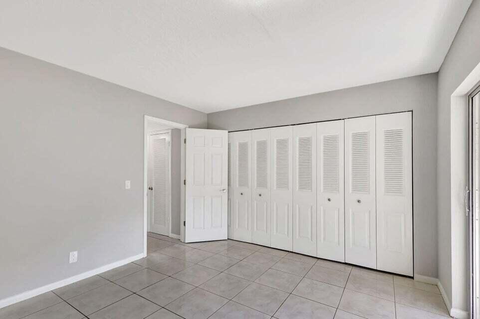 27 Camden B West Palm Beach, FL 33417 - Photo 17 of 34 a view of an empty room