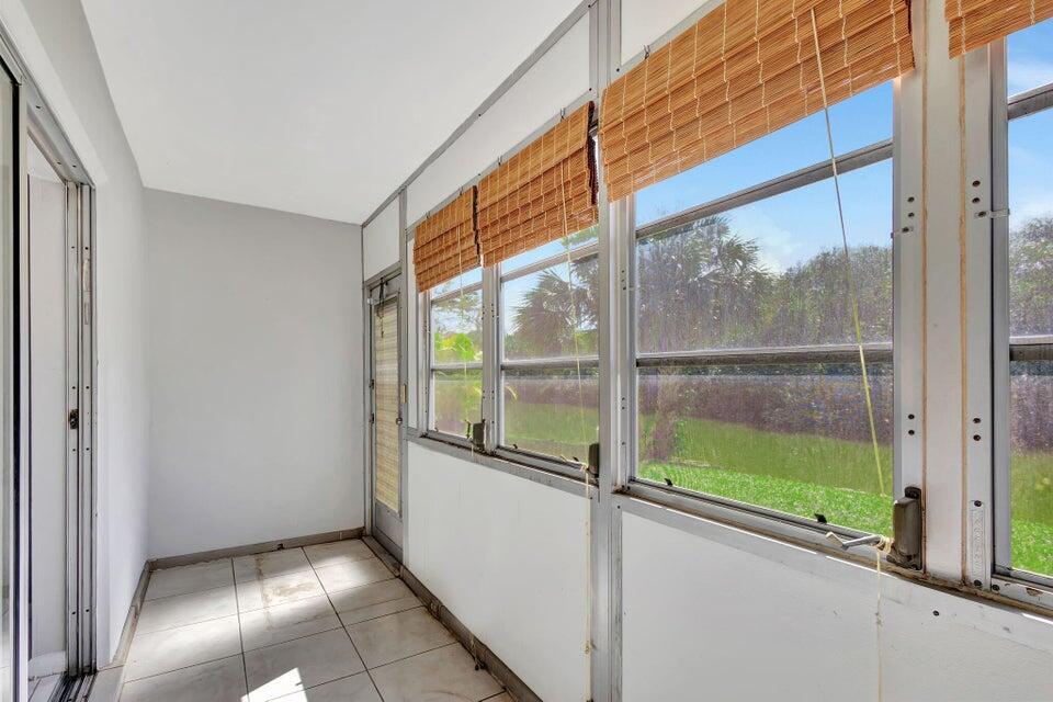 27 Camden B West Palm Beach, FL 33417 - Photo 21 of 34 a view of an entryway
