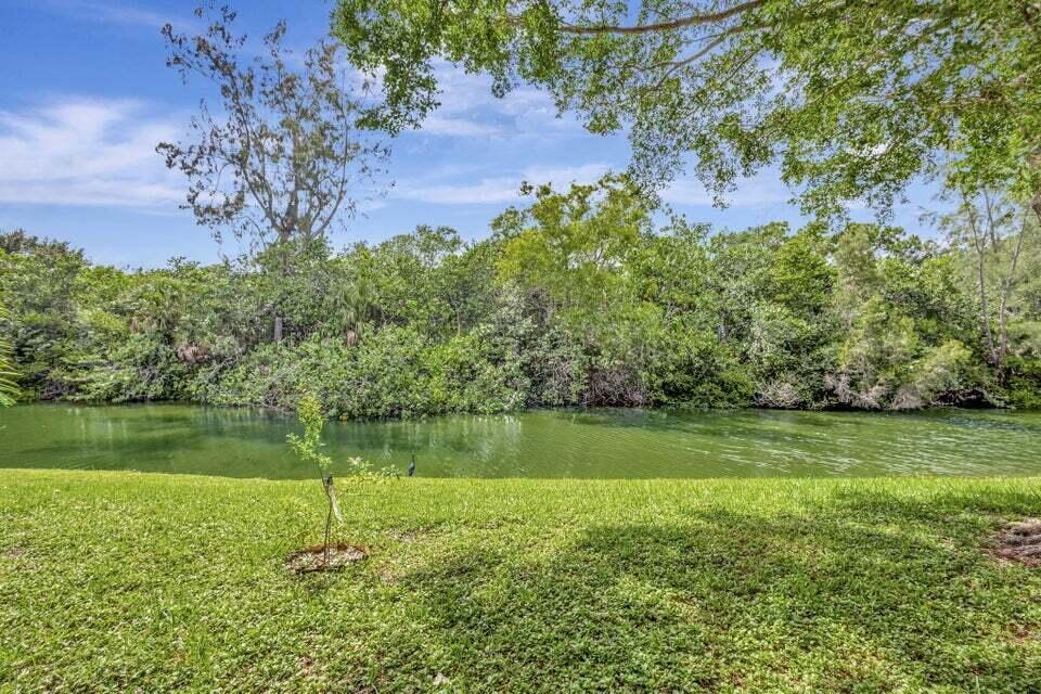 27 Camden B West Palm Beach, FL 33417 - Photo 31 of 34 a backyard of a house with a yard and outdoor seating