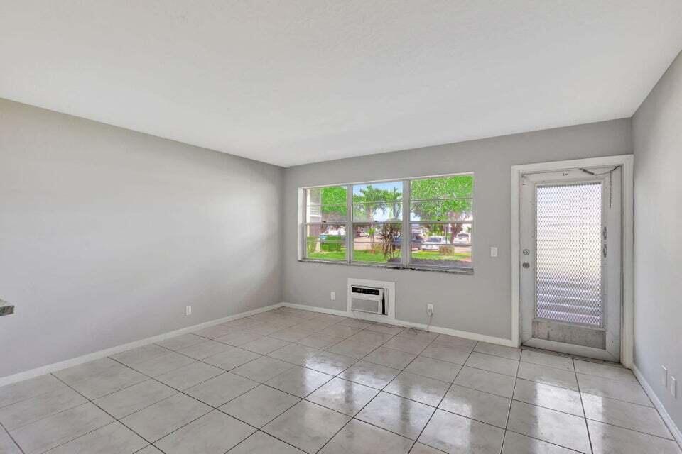 27 Camden B West Palm Beach, FL 33417 - Photo 10 of 34 an empty room with windows
