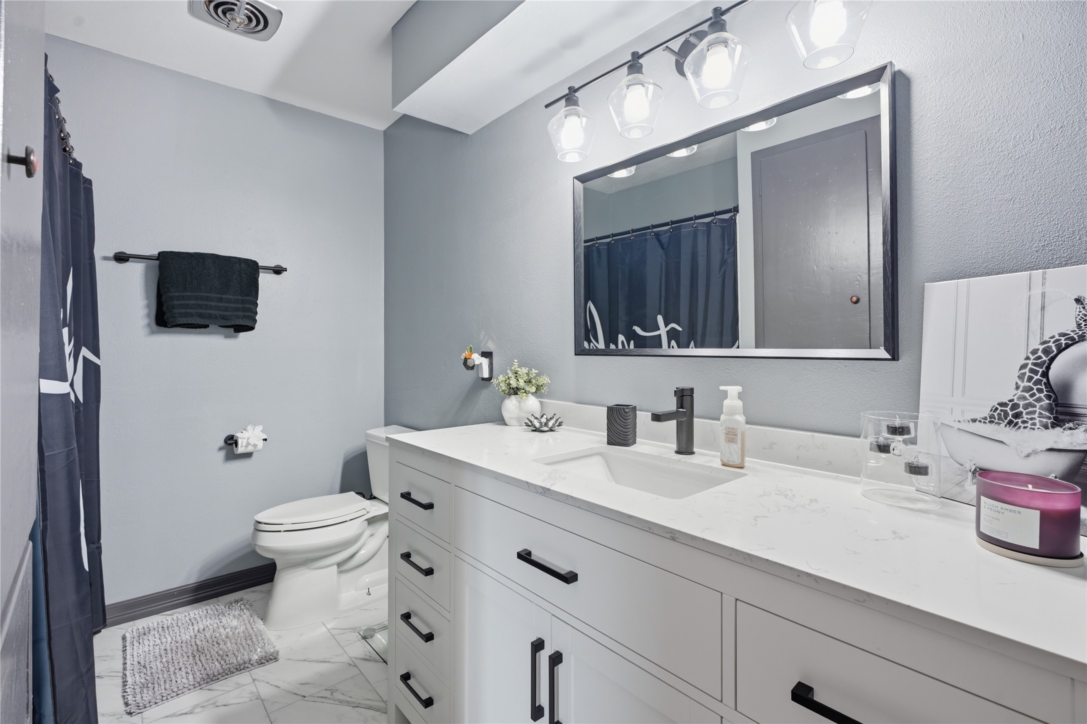 1400 Gardenia Circle Rosenberg, TX 77471 - Photo 33 of 34 HALL BATHROOM