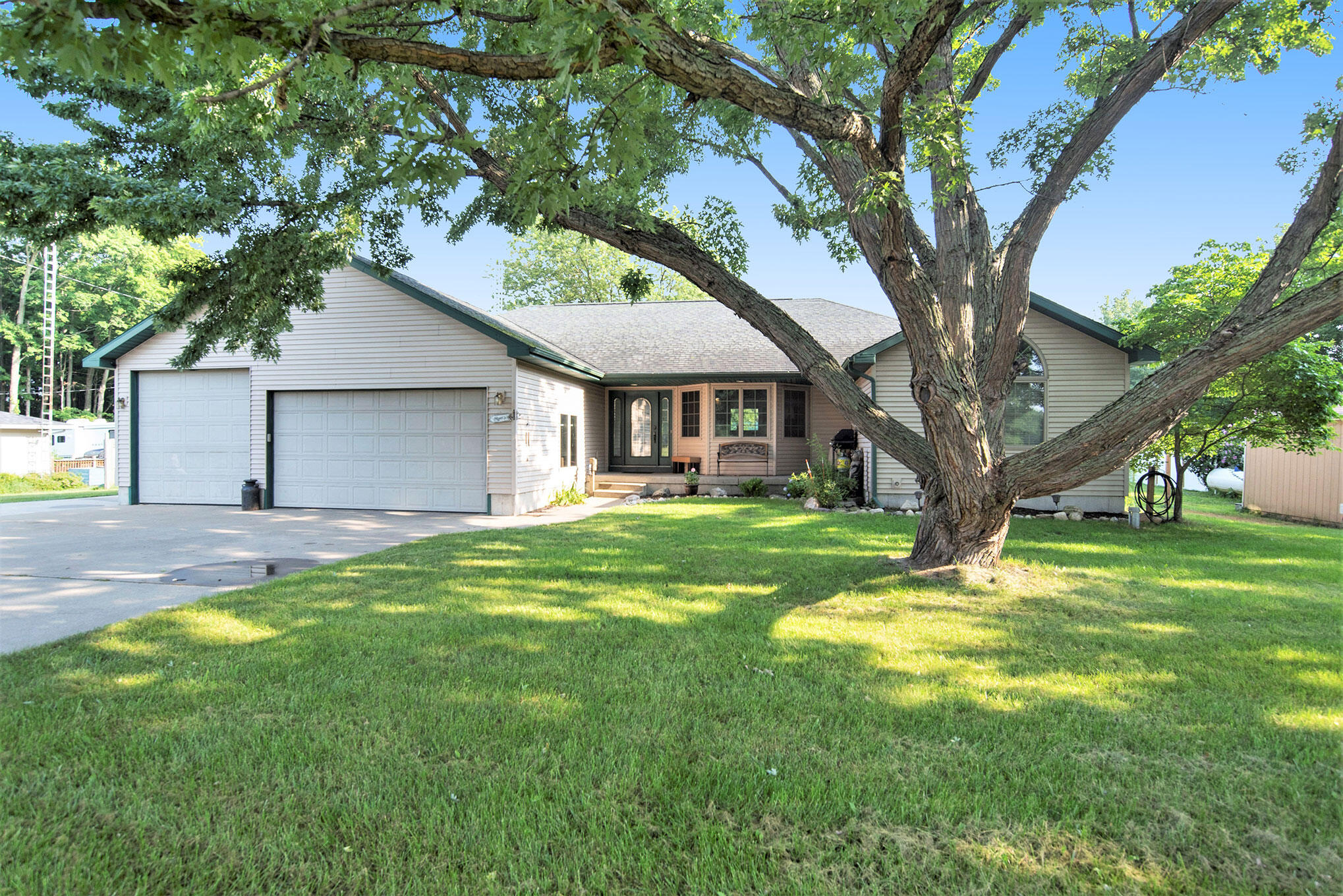304 East Conrad Road Scottville, MI 49454 - Photo 1 of 26 DSC_2718