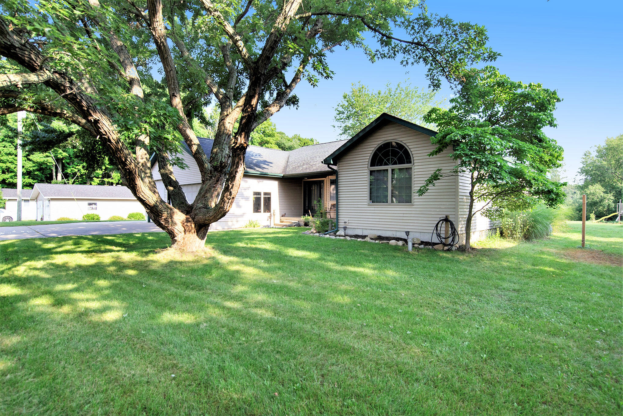 304 East Conrad Road Scottville, MI 49454 - Photo 2 of 26 DSC_2719