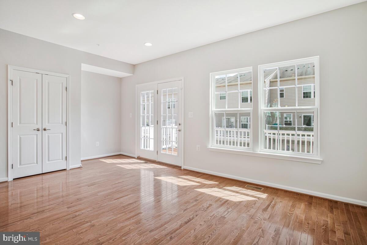 7316 Summit Rock Road Elkridge, MD 21075 - Photo 19 of 48 Living Area