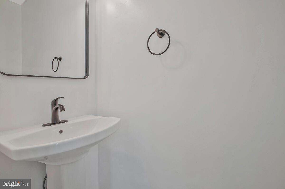 7316 Summit Rock Road Elkridge, MD 21075 - Photo 25 of 48 Main Level Powder Room