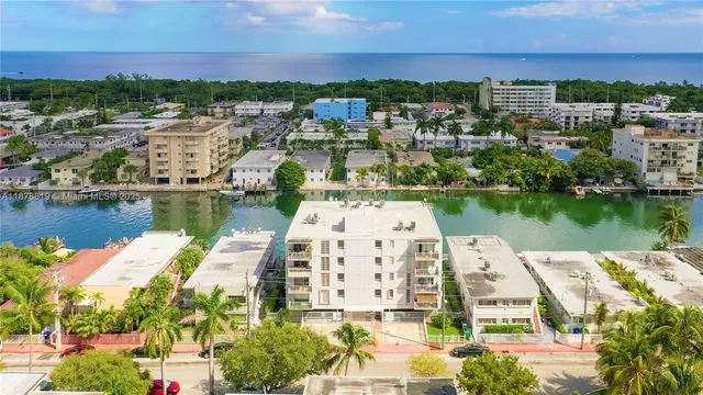 an aerial view of a house with outdoor space and lake view