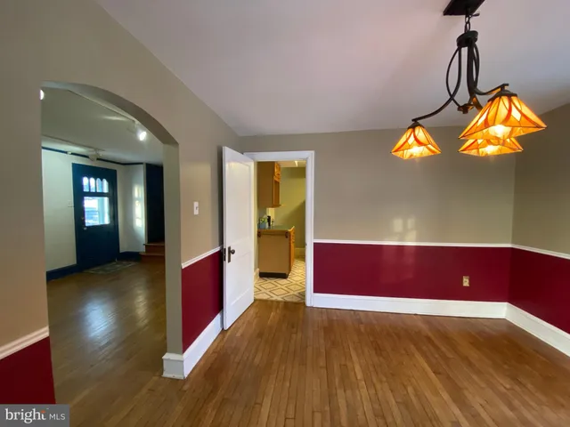 a view of empty room with window