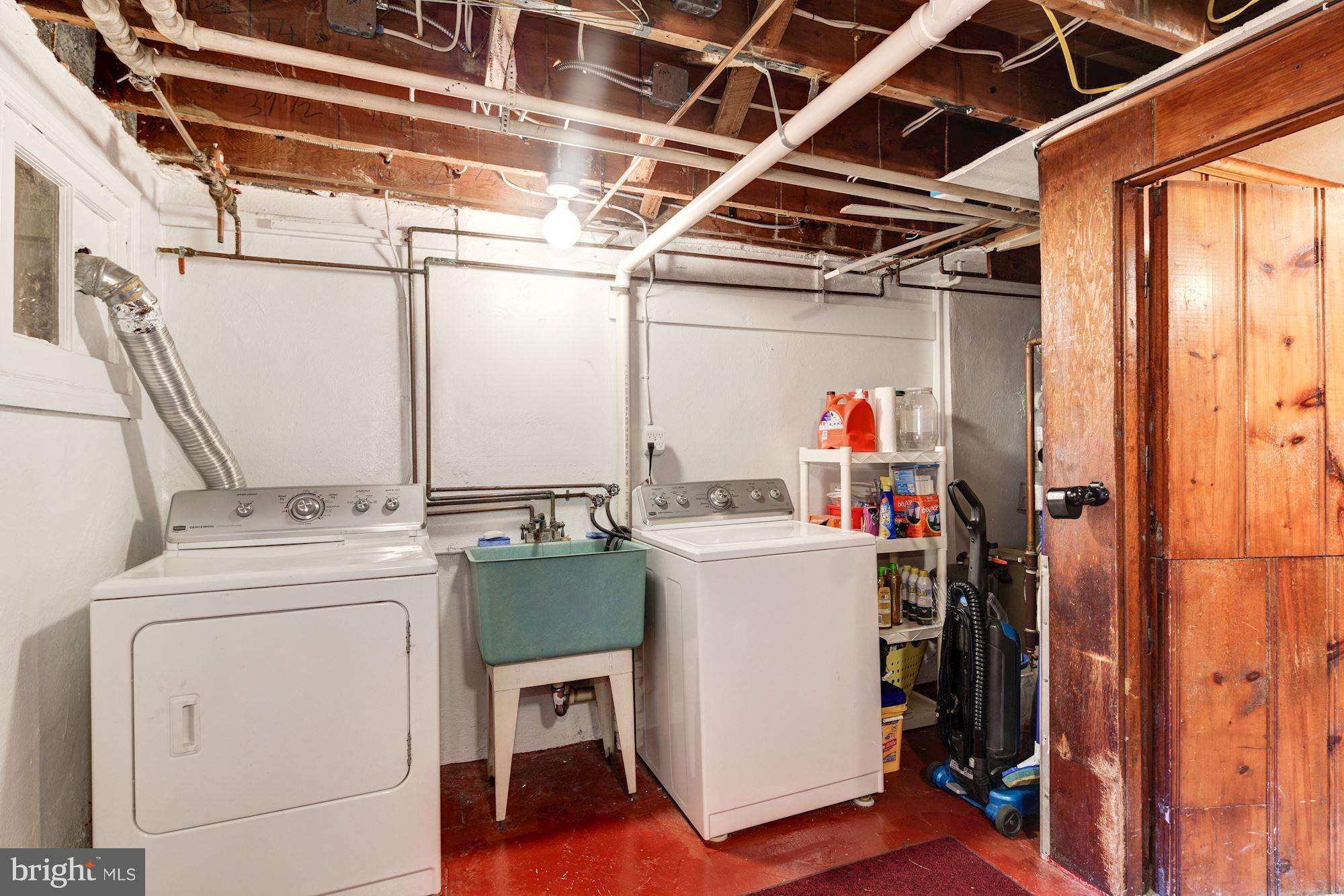 222 Ridge Avenue Baltimore, MD 21286 - Photo 26 of 30 a utility room with dryer and washer