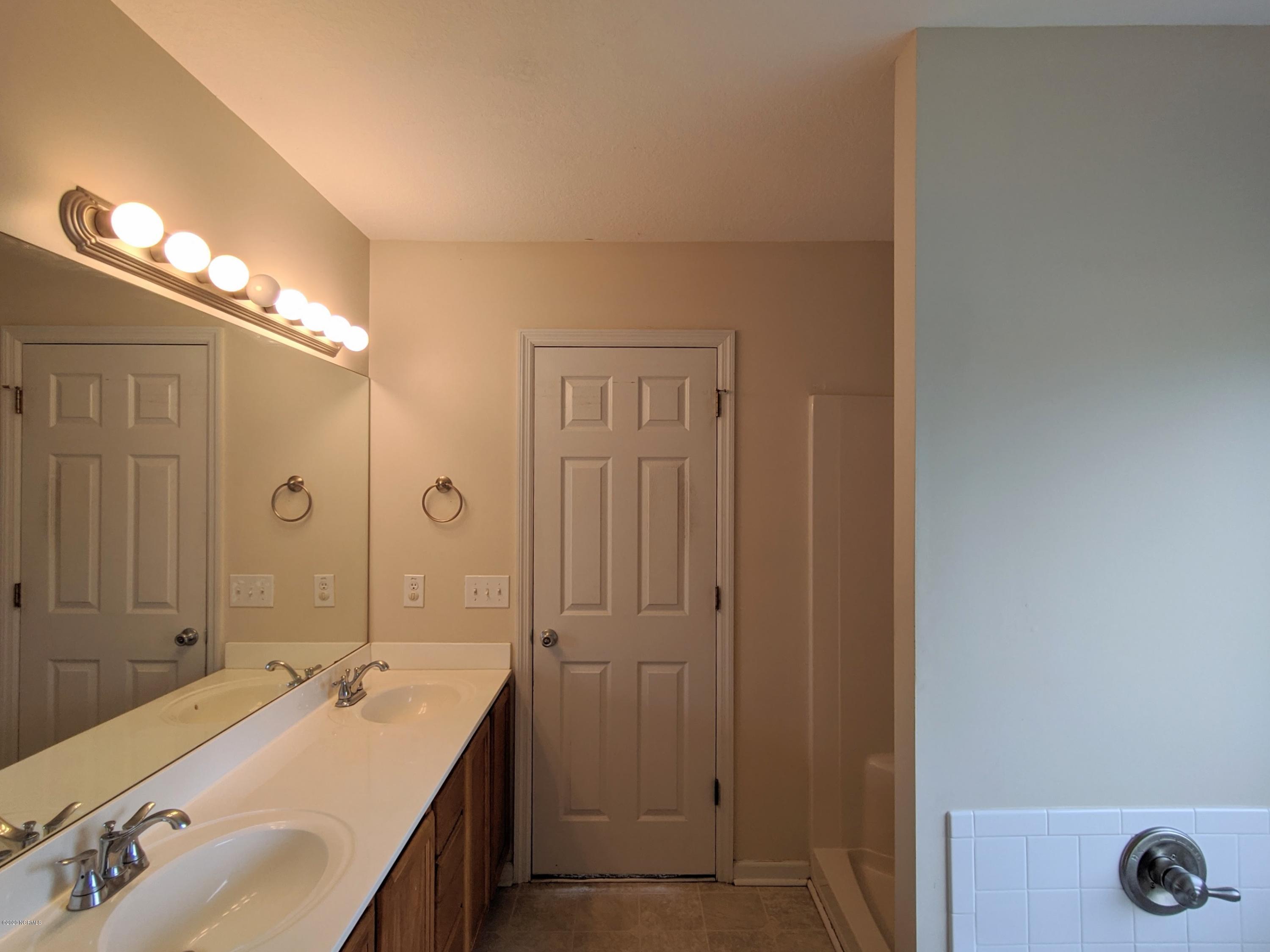 646 Ben Williams Road Jacksonville, NC 28540 - Photo 22 of 57 Master Bathroom