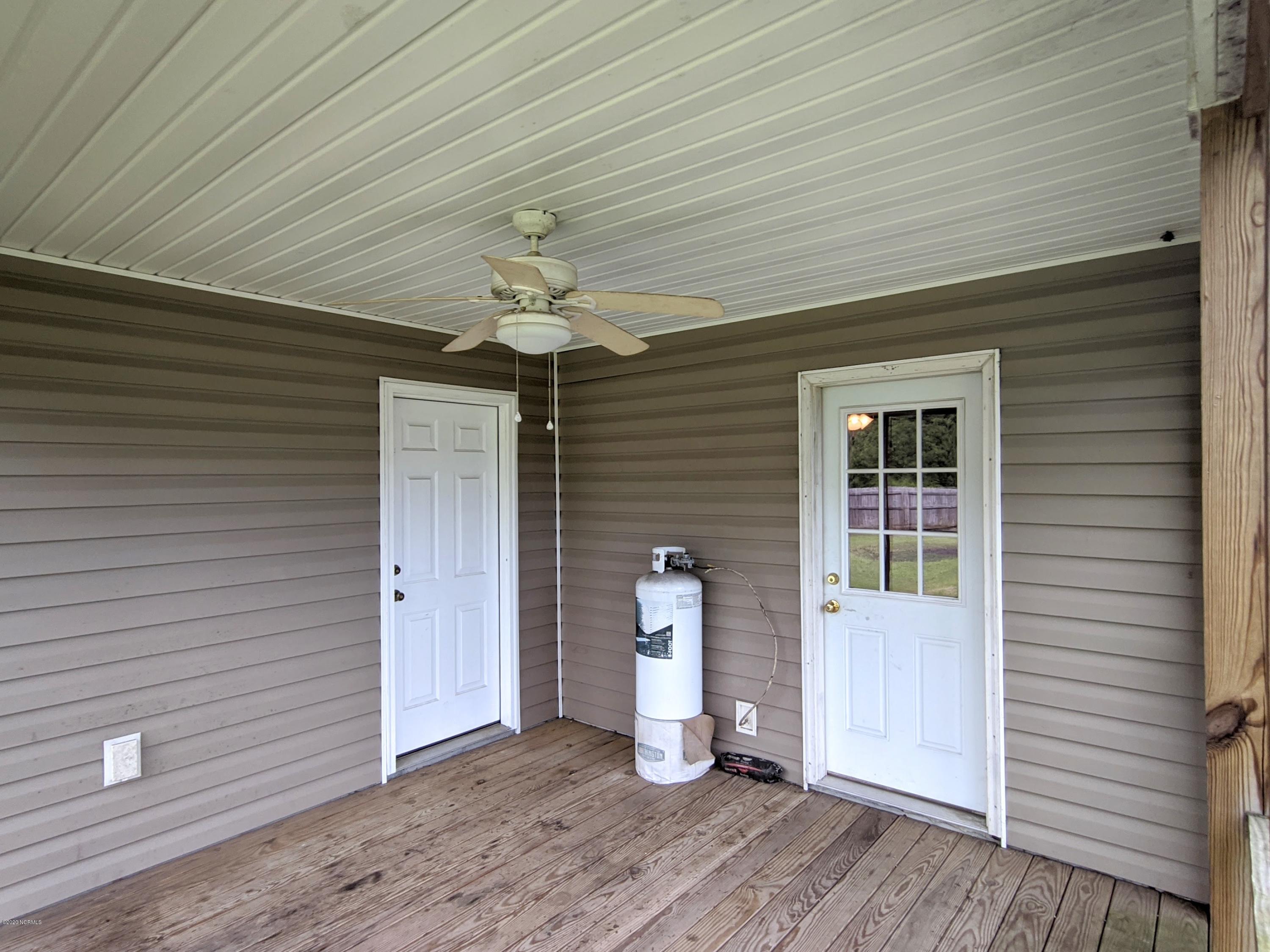 646 Ben Williams Road Jacksonville, NC 28540 - Photo 42 of 57 Screened In Porch