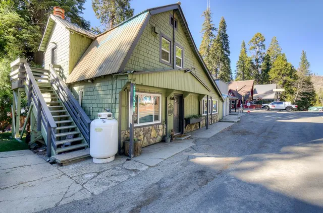 $1,075,000 | 41930 Buckeye Lane, Shaver Lake, CA 93664