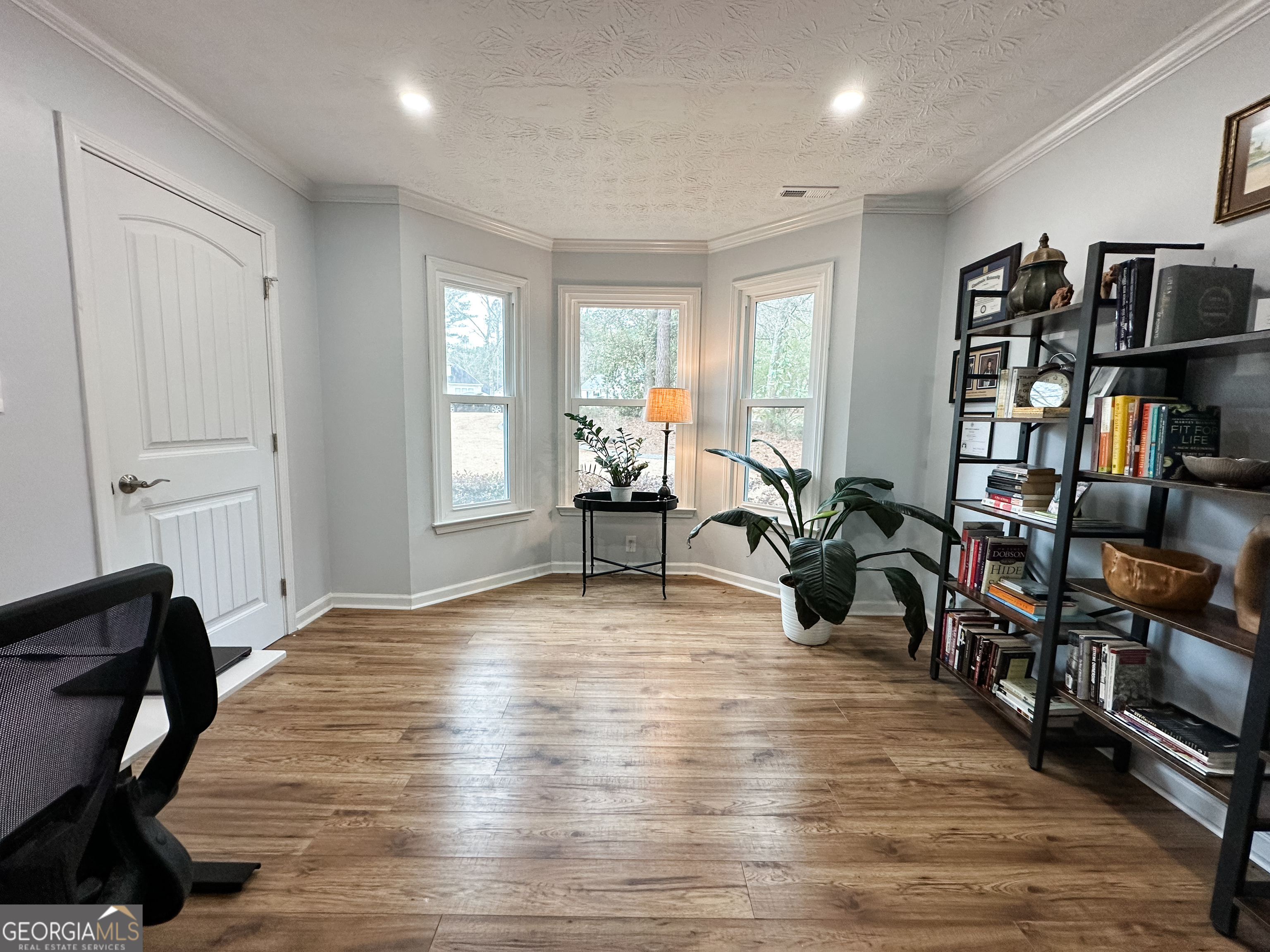 502 Richey Place Peachtree City, GA 30269 - Photo 27 of 61 a living room with furniture a bookshelf and wooden floor