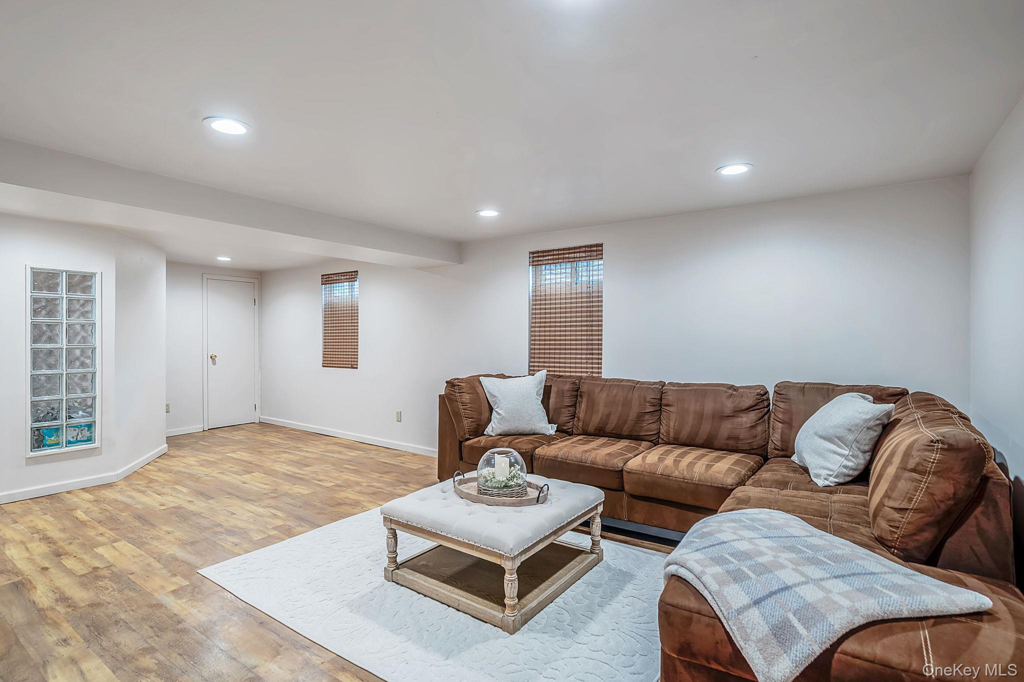 3438 Ella Road Wantagh, NY 11793 - Photo 15 of 20