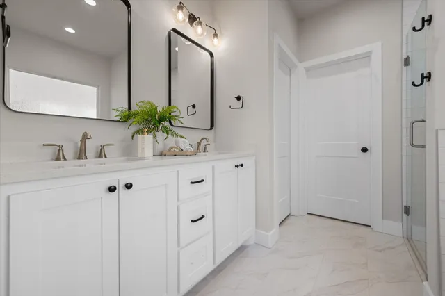 a en suite bathroom with a double sink and mirror