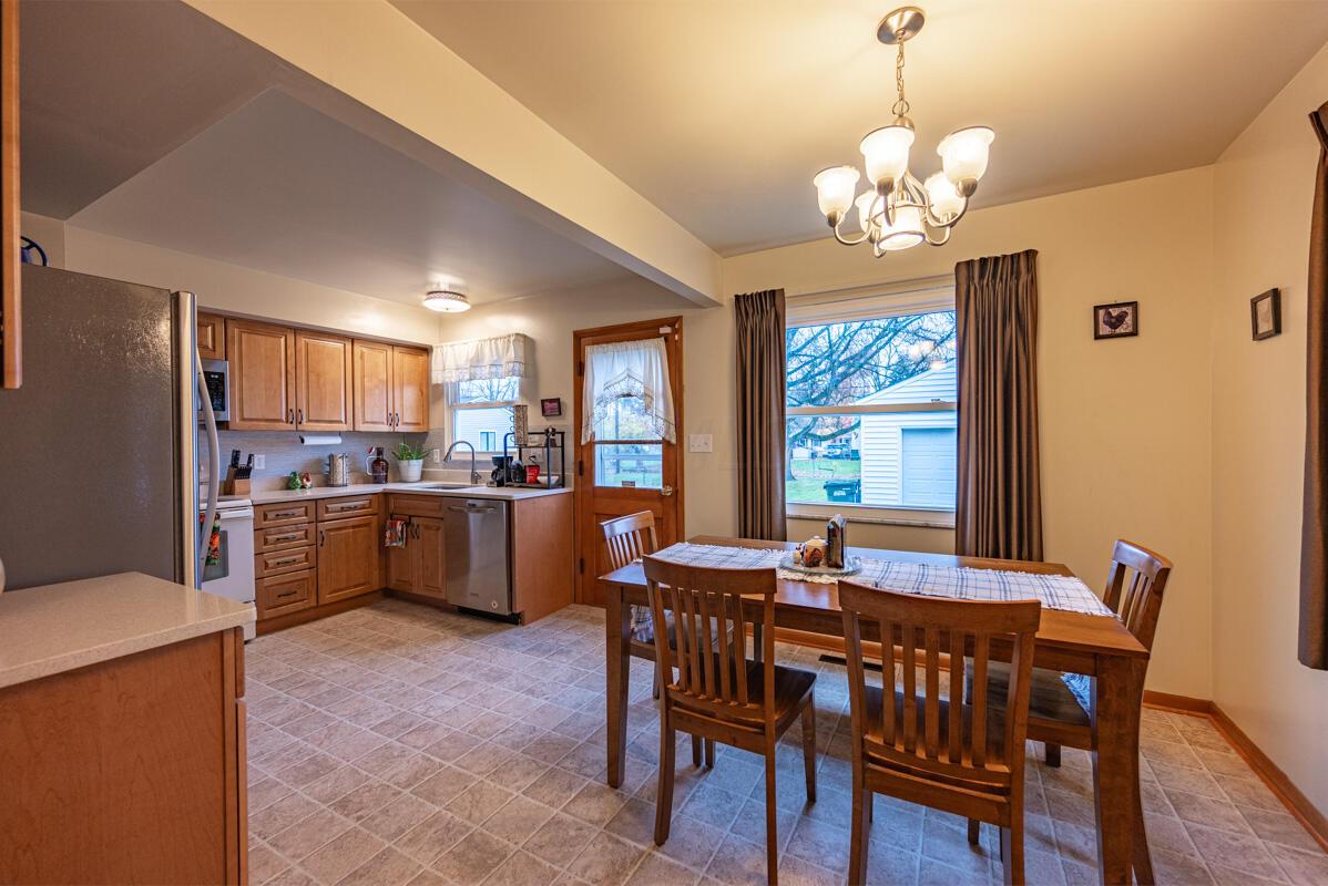 204 Deerfield Road Columbus, OH 43228 - Photo 8 of 24 204 Deerfield Rd - 19