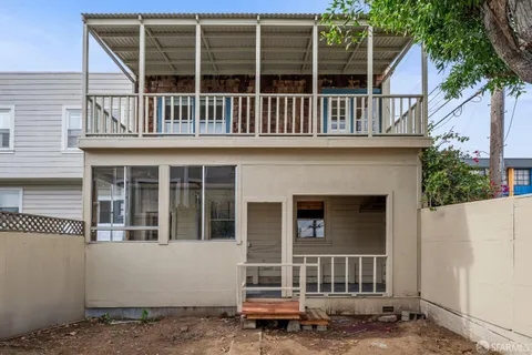 a view of a dry yard with trees