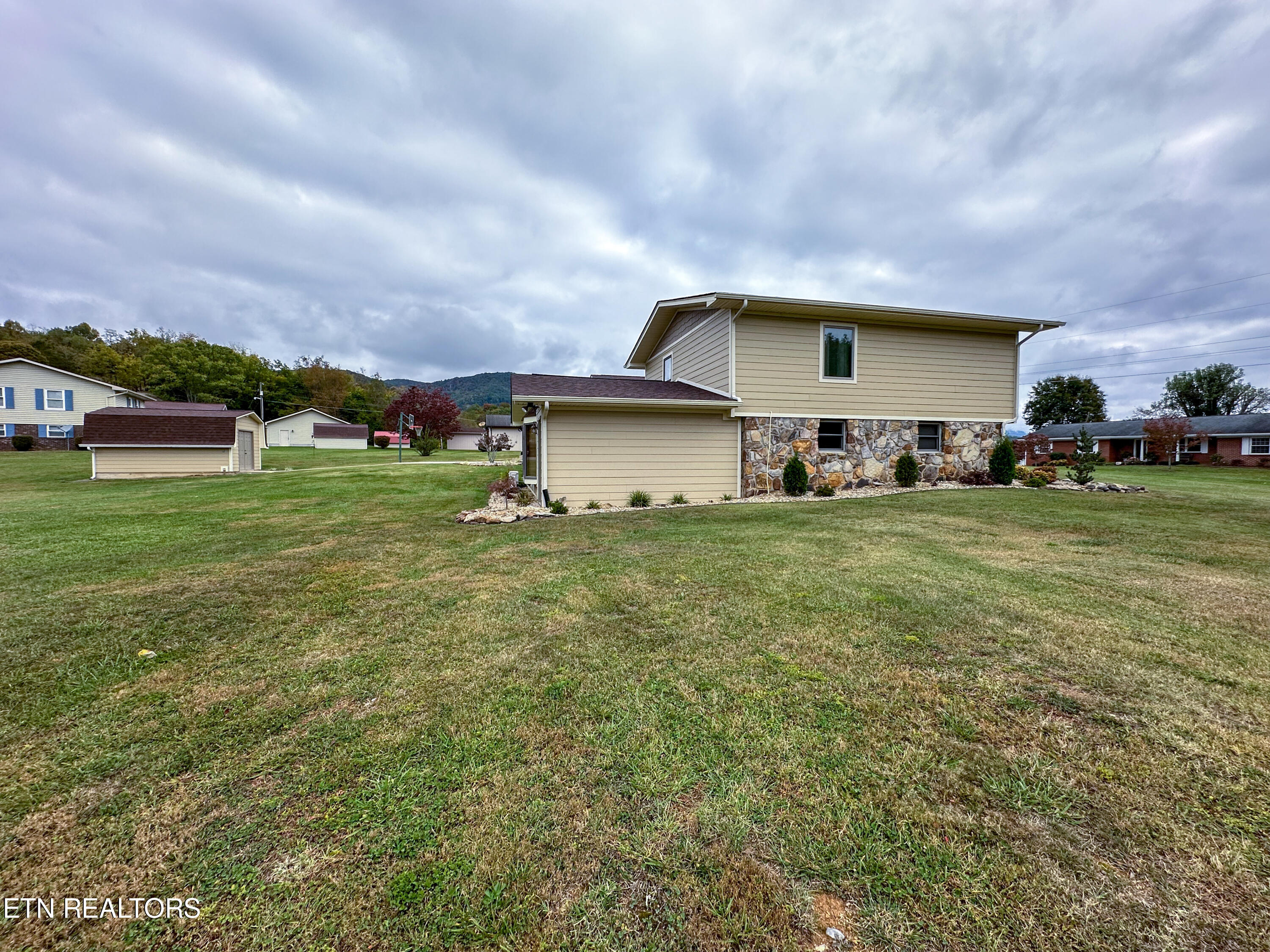 225 Kincaid Road Harrogate, TN 37752 - Photo 5 of 60 225 Kincaid-70
