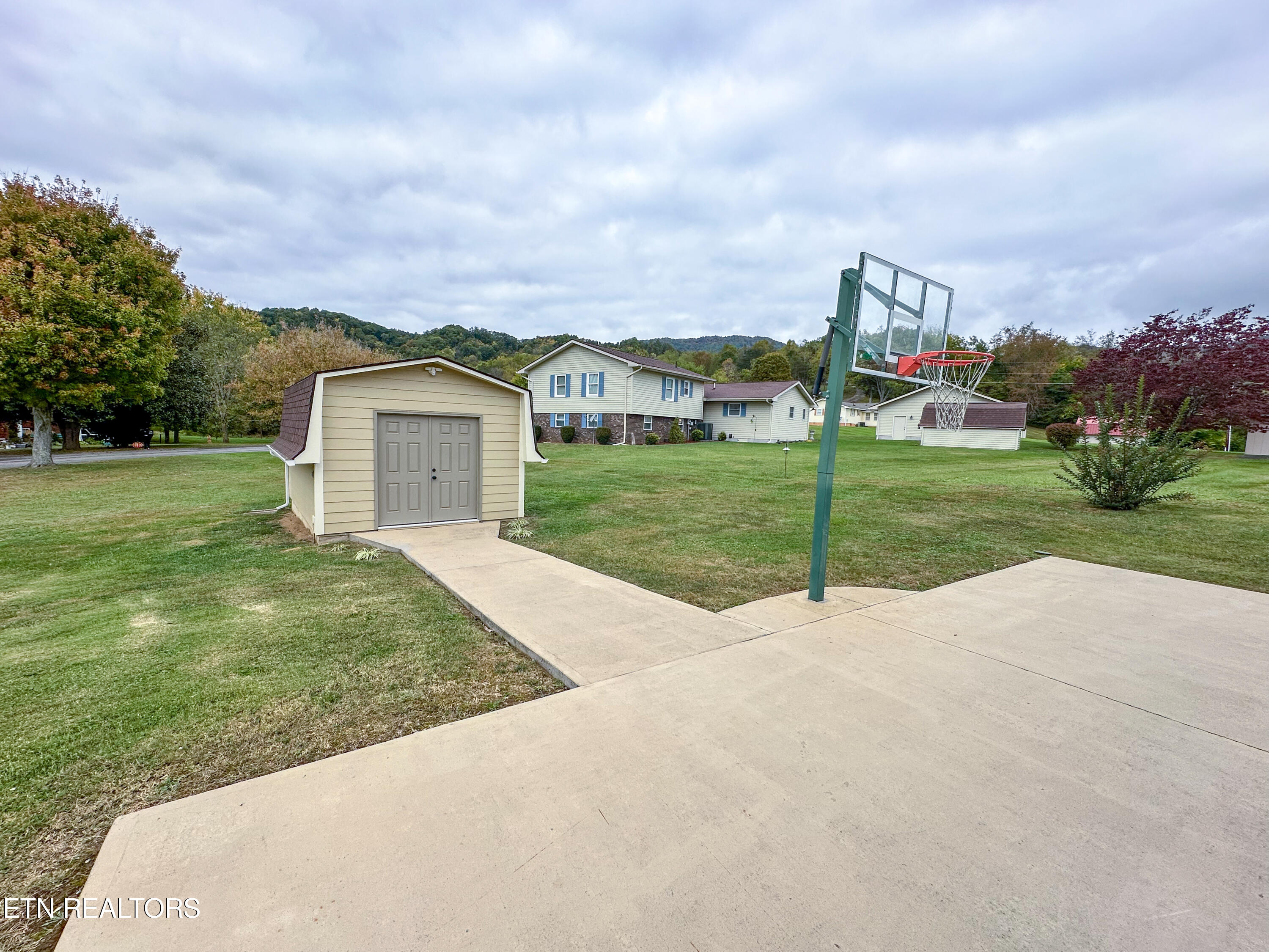 225 Kincaid Road Harrogate, TN 37752 - Photo 9 of 60 225 Kincaid-78