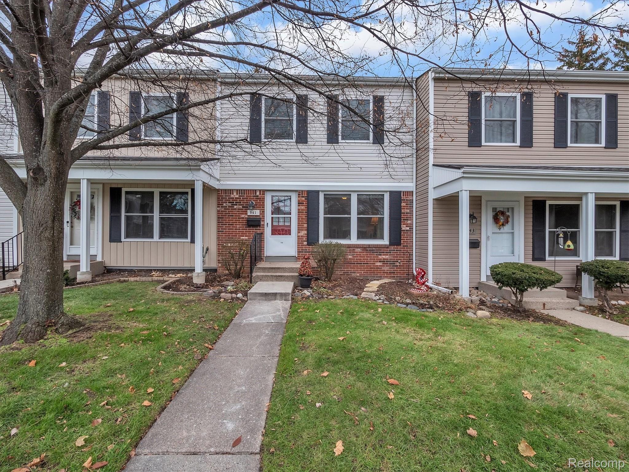 941 Medford Court Rochester, MI 48307 - Photo 1 of 32 03-941 Medford Ct-Windowstill Real Estate Photography-3.jpg