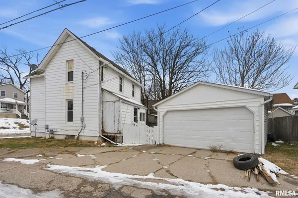 $93,000 | 1306 17th Street, Moline, IL 61265