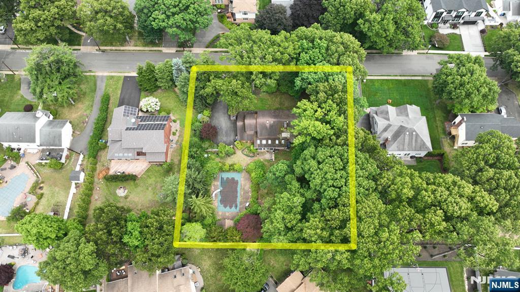 9 Lyncrest Drive Paramus, NJ 07652 - Photo 10 of 49