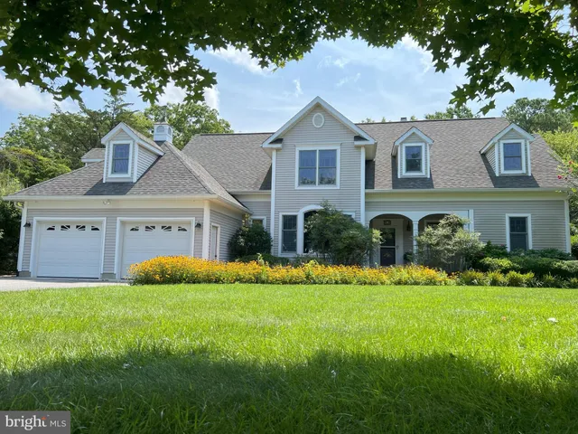 $1,150,000 | 4 South Lake Terrace, Rehoboth Beach, DE 19971