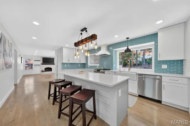 $484,900 | 107 Falmouth Drive, Ballwin, MO 63011