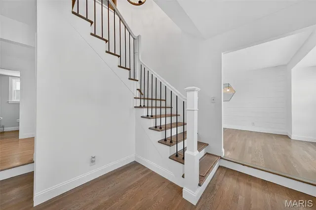 $484,900 | 107 Falmouth Drive, Ballwin, MO 63011