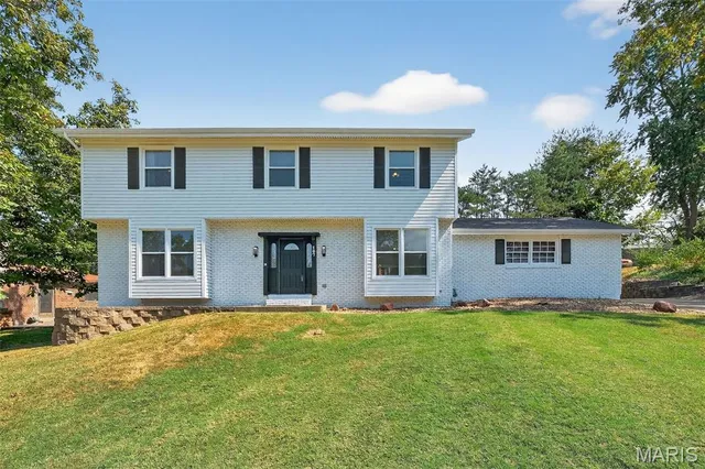 $484,900 | 107 Falmouth Drive, Ballwin, MO 63011