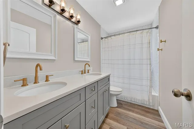 $484,900 | 107 Falmouth Drive, Ballwin, MO 63011