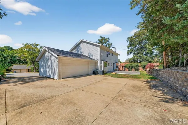 $479,950 | 107 Falmouth Drive, Ballwin, MO 63011