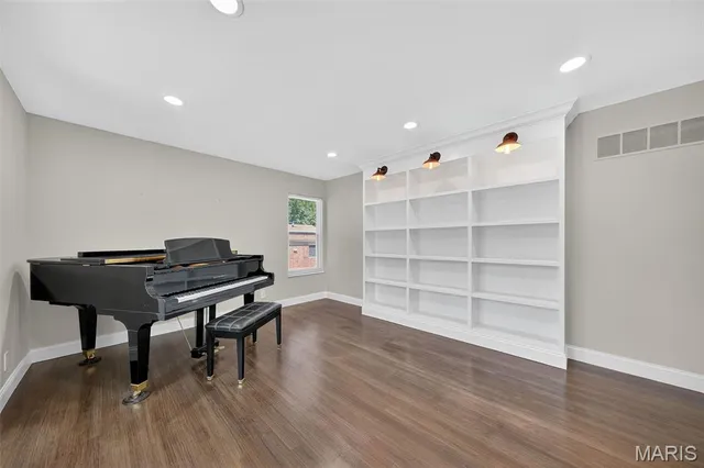 $484,900 | 107 Falmouth Drive, Ballwin, MO 63011