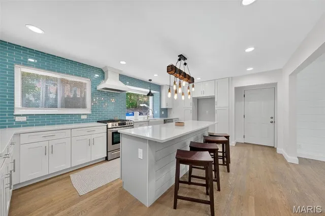 $484,900 | 107 Falmouth Drive, Ballwin, MO 63011