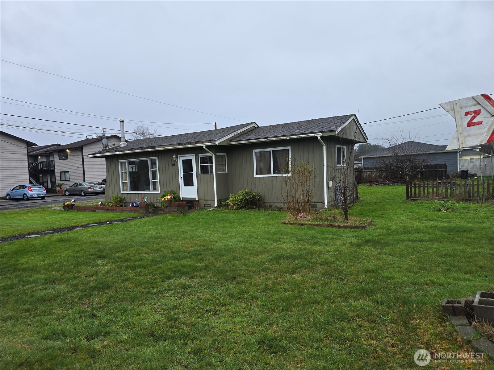 117 J Street Cosmopolis, WA 98537 - Photo 5 of 33 a front view of house with yard and green space
