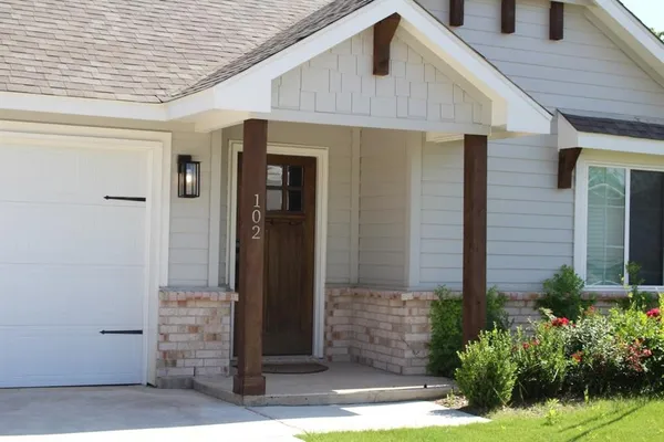$2,300 | 102 Walnut Street, Whitesboro, TX 76273