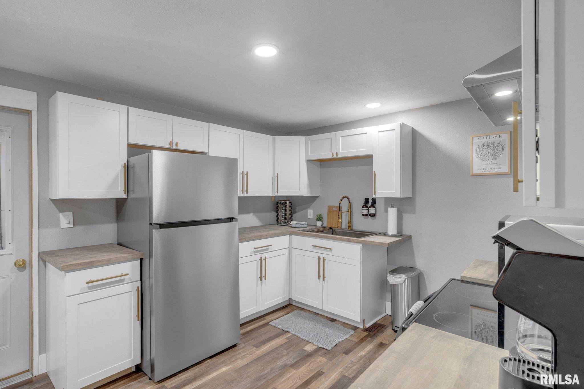 1011 19th Avenue Moline, IL 61265 - Photo 4 of 25