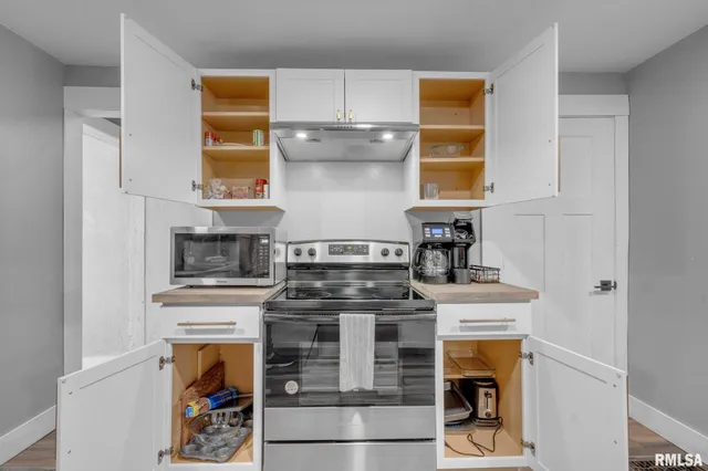 $125,000 | 1011 19th Avenue, Moline, IL 61265