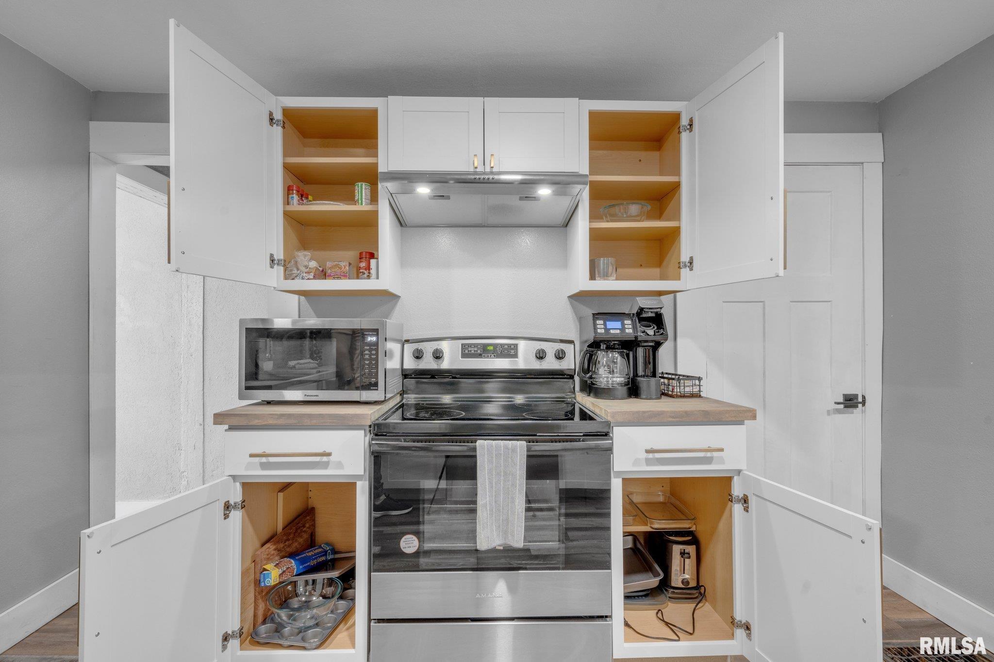 1011 19th Avenue Moline, IL 61265 - Photo 8 of 25