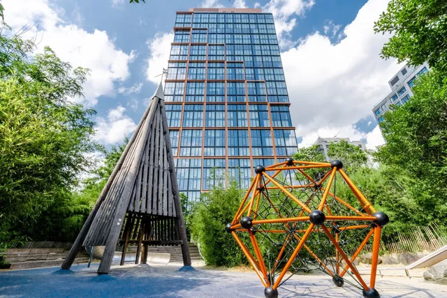 $2,995,000 | 50 Bridge Park Drive, Unit 26D | Brooklyn Heights