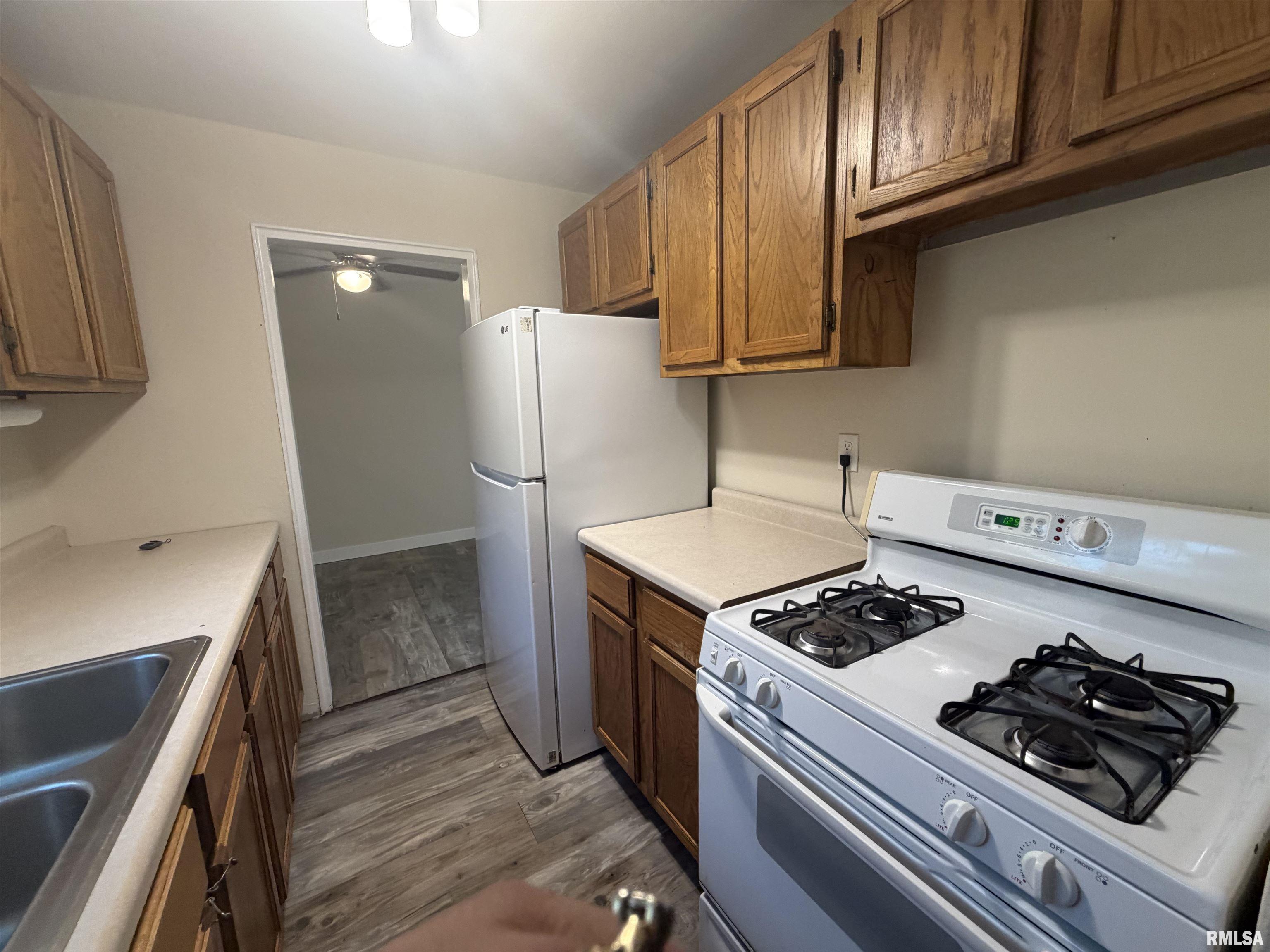 405 Grant Road Marquette Heights, IL 61554 - Photo 14 of 46