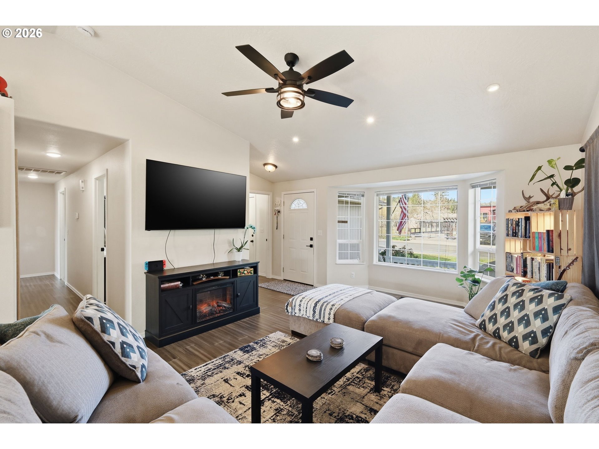 2075 Bryant Avenue Cottage Grove, OR 97424 - Photo 13 of 29 a living room with furniture and a flat screen tv