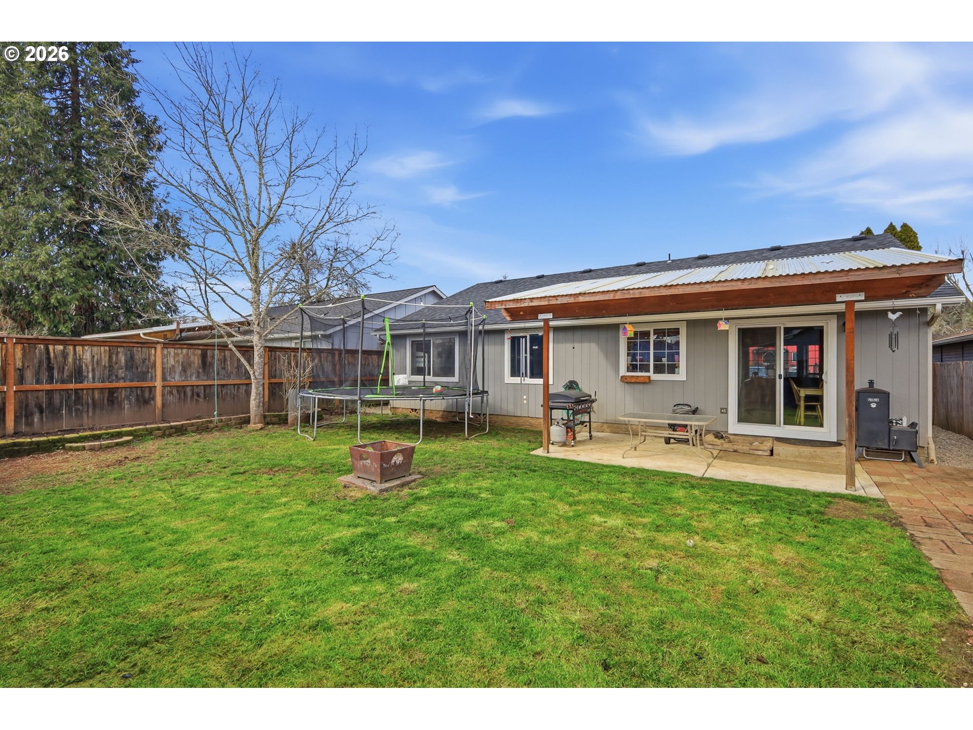 2075 Bryant Avenue Cottage Grove, OR 97424 - Photo 24 of 29 a house with garden in front of it