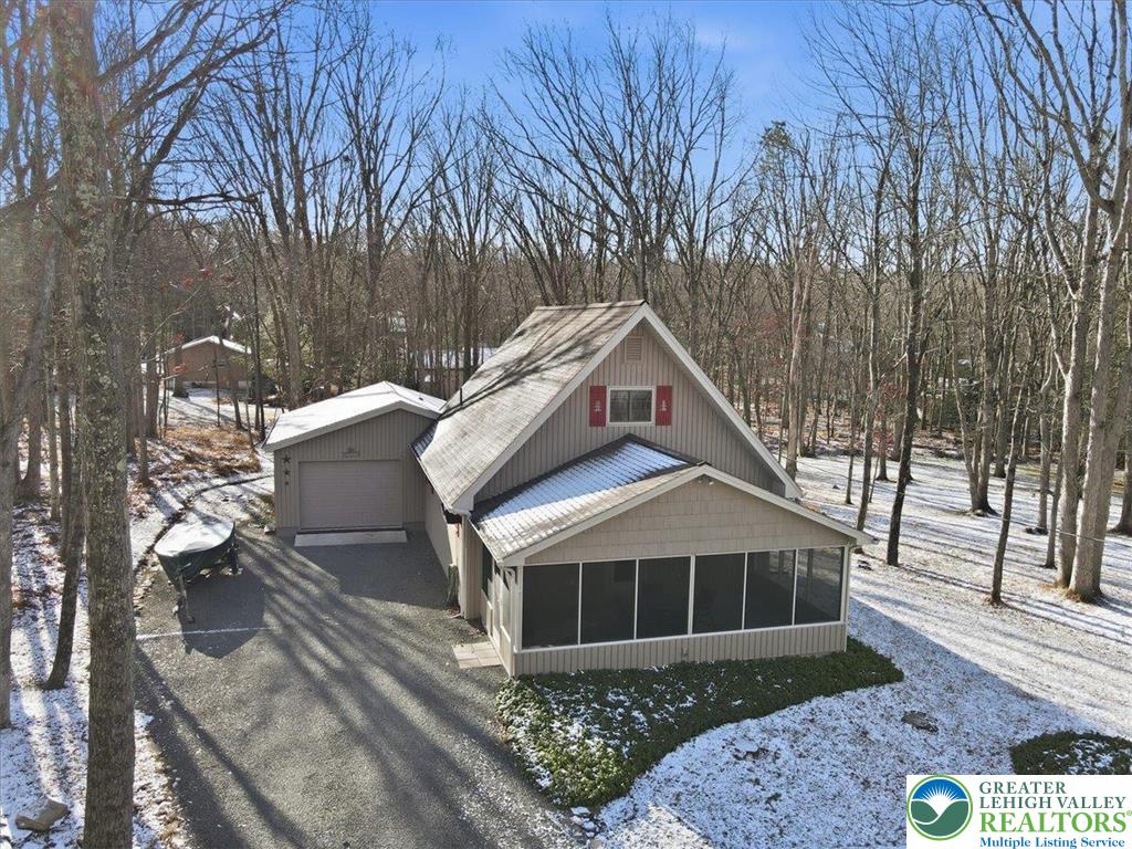 20 Pool Drive Jim Thorpe, PA 18229 - Photo 35 of 44 a front view of a house with garden