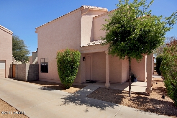 2730 East Cambridge Avenue Phoenix, AZ 85008 - Photo 2 of 22 Entry Way