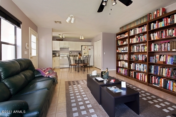 2730 East Cambridge Avenue Phoenix, AZ 85008 - Photo 4 of 22 Living Room